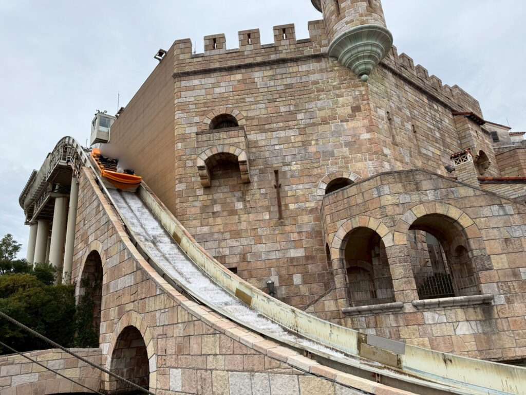 マリーナシティ　急流滑り